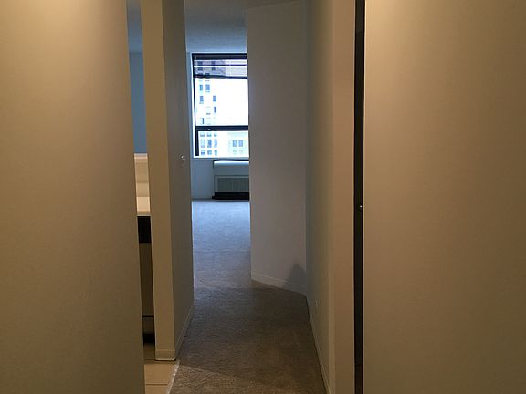 2nd image of 447 E Ohio St #400