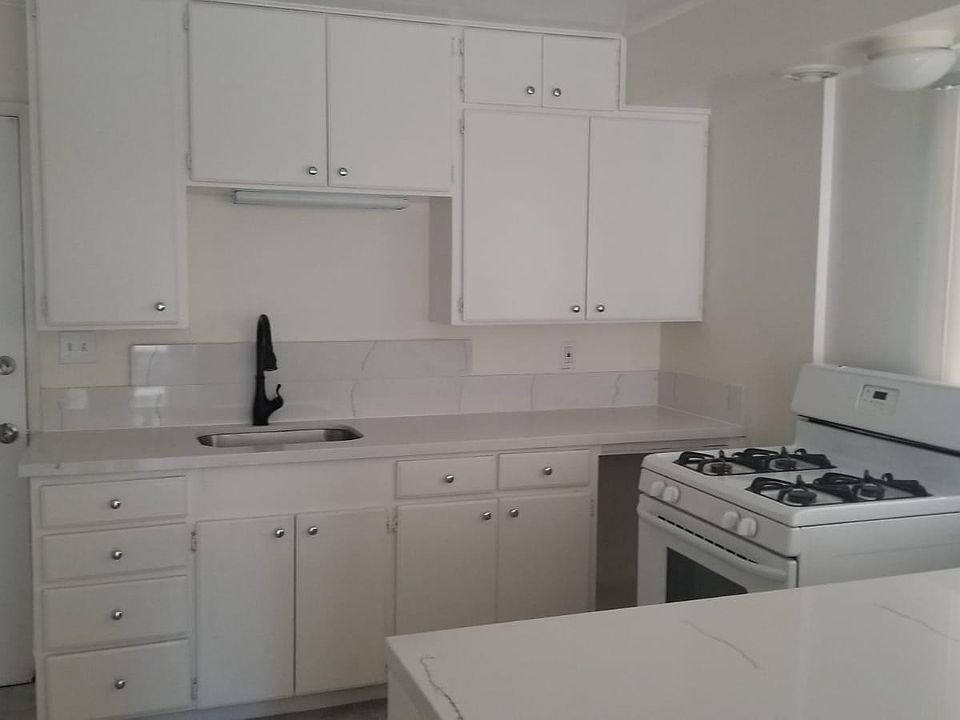 1st image of 330 S East St #1/2