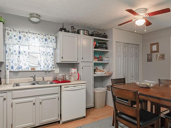 5th image of 4957 Astoria Ave