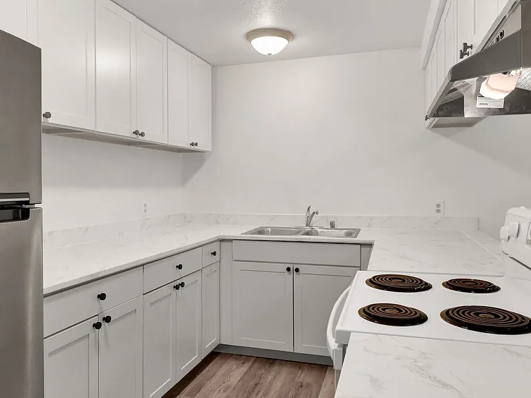1060 York St — Photo 12