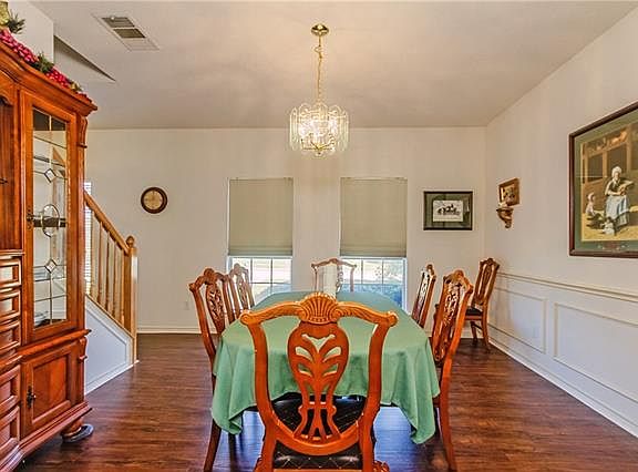 4th image of 2102 Oak Meadow Cir