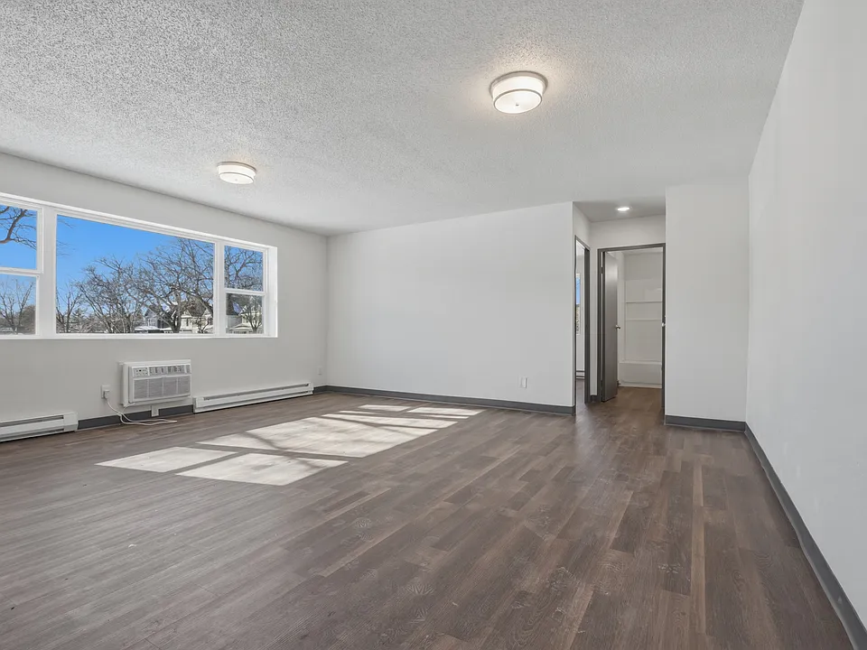 11 9th Ave NE #12