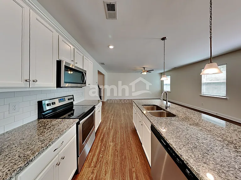 124 Cobblestone Dr — Photo 3