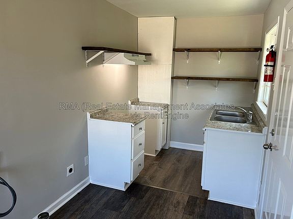 3rd image of 728 W Taylor St
