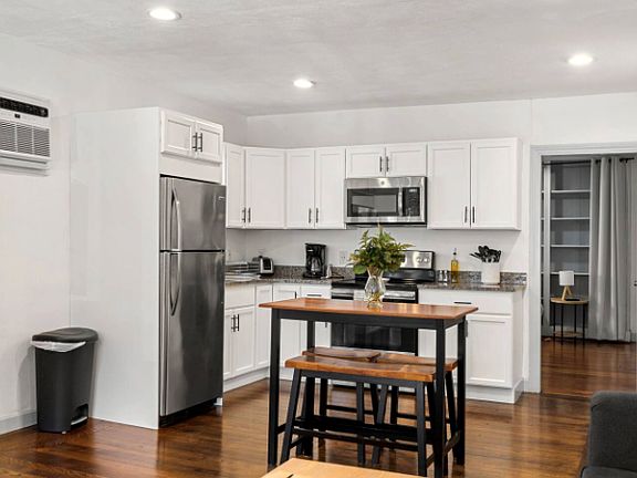 2nd image of 60 Essex St #2