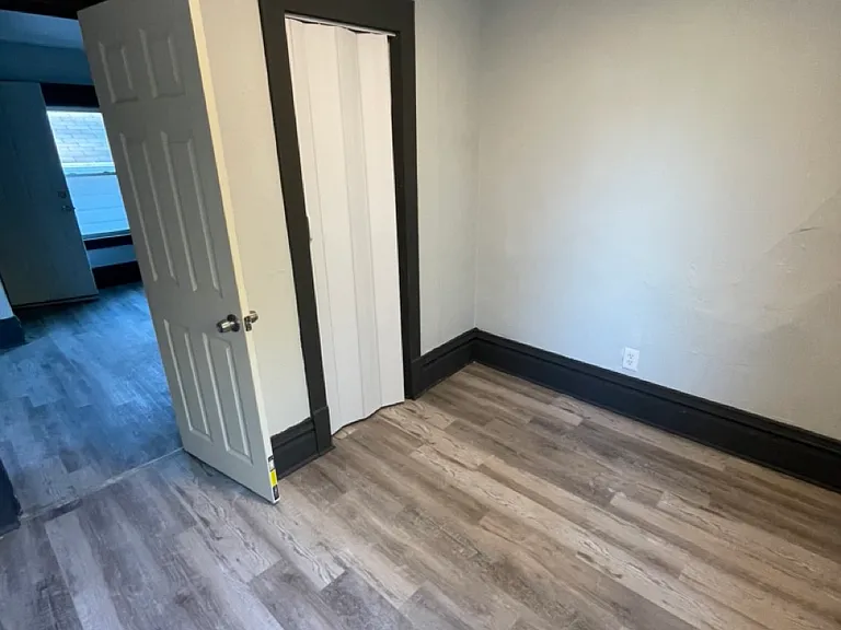 1209 N Main St — Photo 18