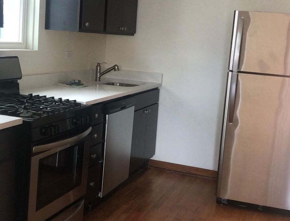1st image of 2928 N Lincoln Ave #C