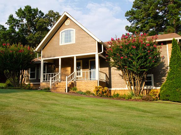 3rd image of 1018 Evergreen Dr
