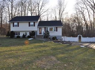 5 Danielle Dr, Wallkill, NY 12589