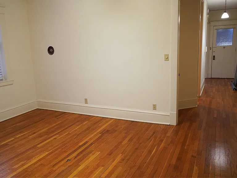Oxford Street Apartments — Photo 43