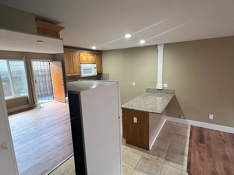 1253 Jefferson Ave #4 — Photo 6