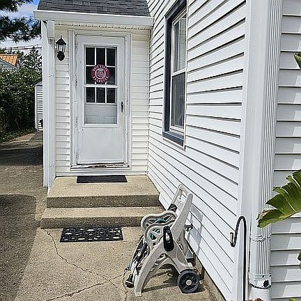 3rd image of 2125 Mershon Ave