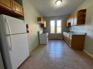 236 Leslie St #2R, Newark, NJ 07112