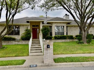 210 N Oak Hill Dr, Kerrville, TX 78028