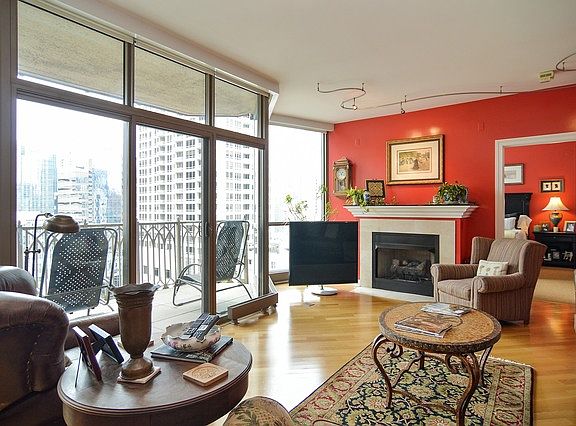 3rd image of 21 E Huron St APT 1804