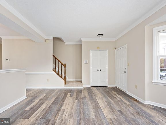 5th image of 203 Barrie Pl
