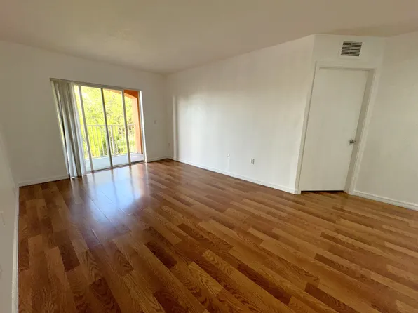 17602 NW 25th Ave APT 302, Miami Gardens, FL 33056