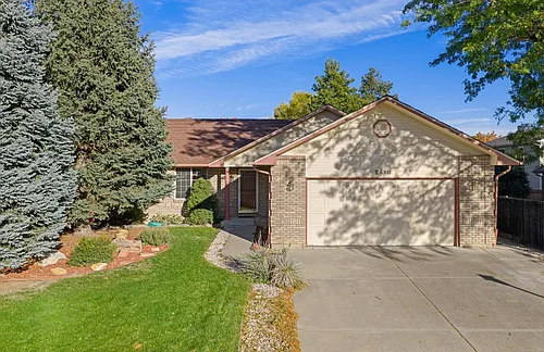 2410 Maplewood Cir Photo 1