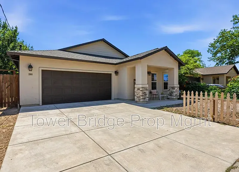 4 bed, 2.0 bath, 1623 sqft, $2,770 — Photo 2