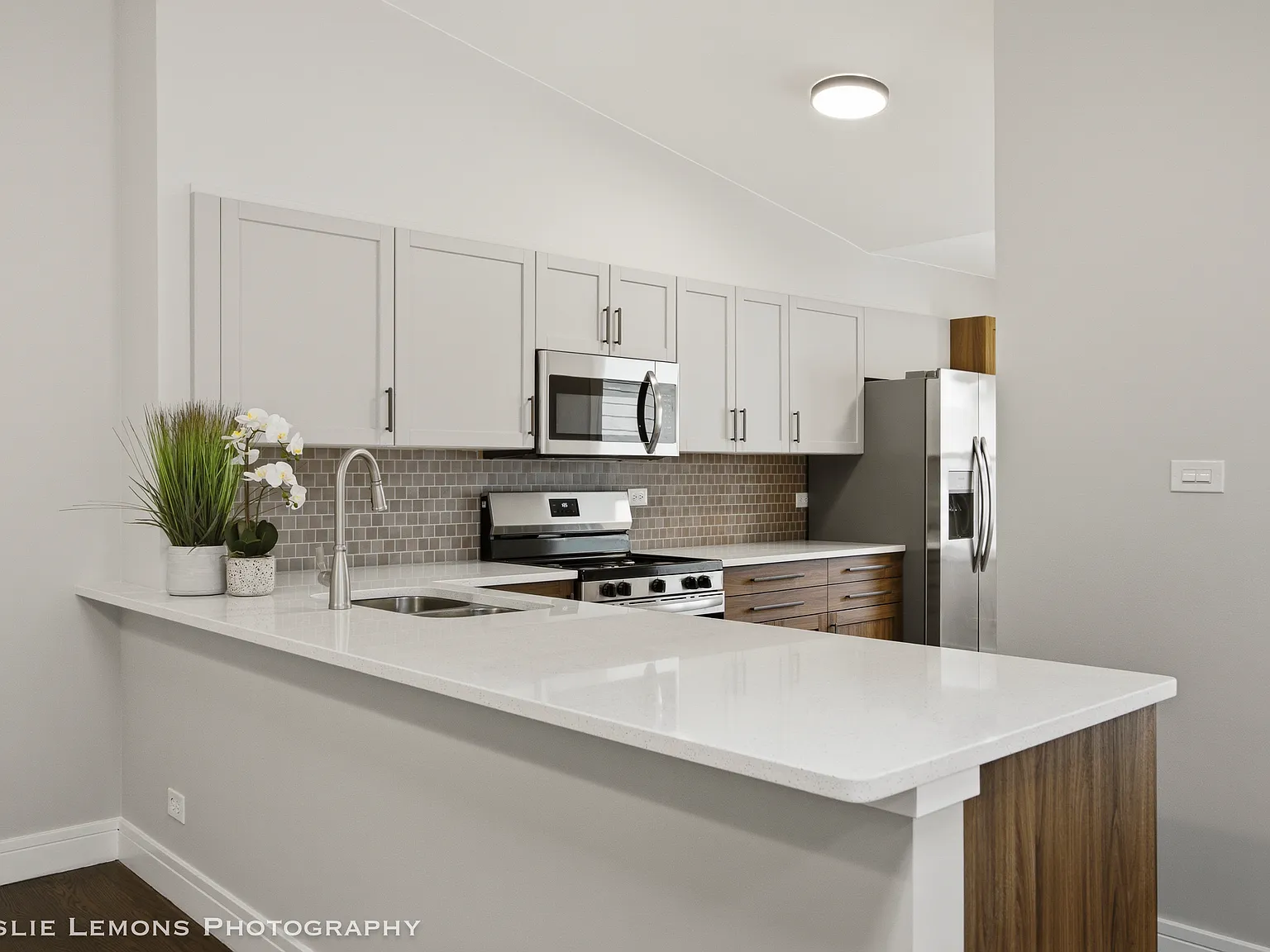 4 bed, 2400 sqft, $3,350 — Photo 2