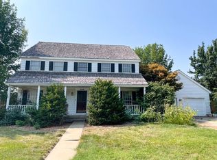 2218 Hillside Dr, Salina, KS 67401