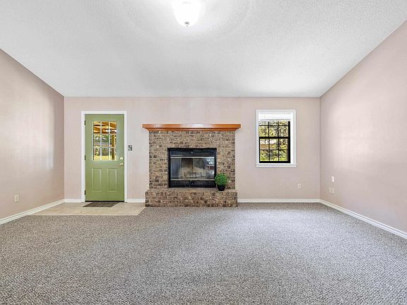 5th image of 104 Friar Tuck Ln