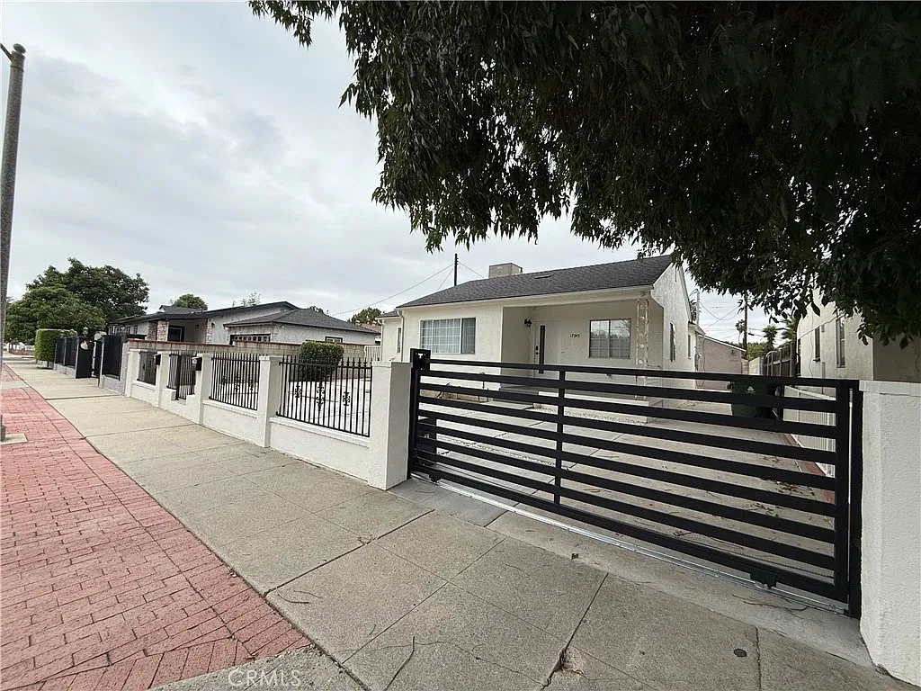 4 bed, 1619 sqft, $4,895 — Photo 2