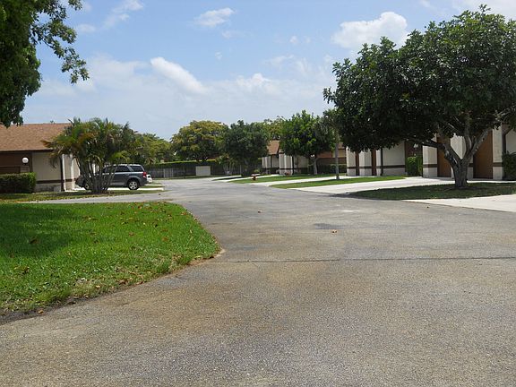 2nd image of 3820 Collinwood Ln