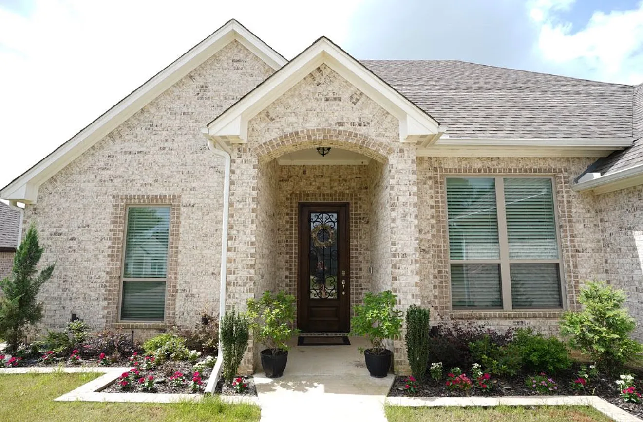 3 bed, 1852 sqft, $2,850 — Photo 2