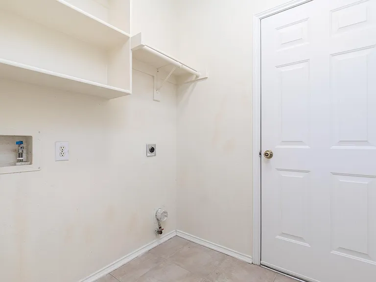 3928 Windford Dr — Photo 18