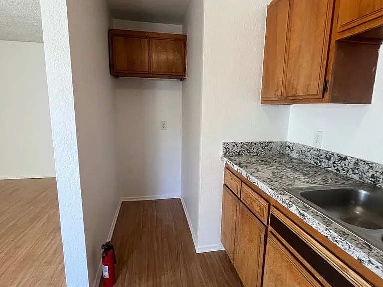 1016 Benito Ave — Photo 9