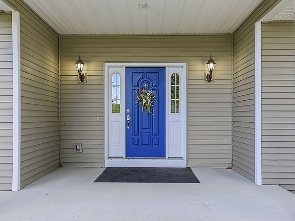 3rd image of 61 Sullivan Dr