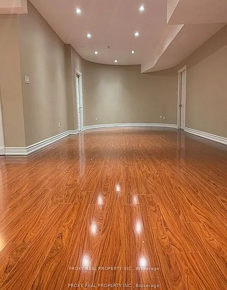 119 Leyburn Ave #BASEMENT — Photo 7