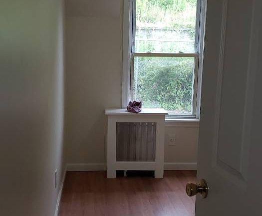 3rd image of 168 Stanley Ave