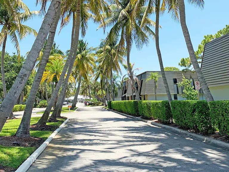 4120 at Palm Beach Gardens — Photo 20