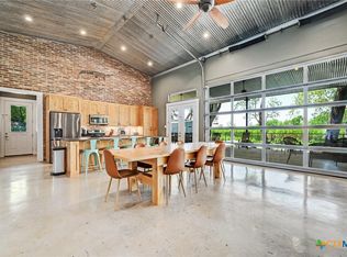 464 County Road 471, Gonzales, TX 78629