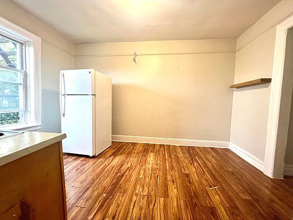 5th image of 92 Waldo Ave APT 202