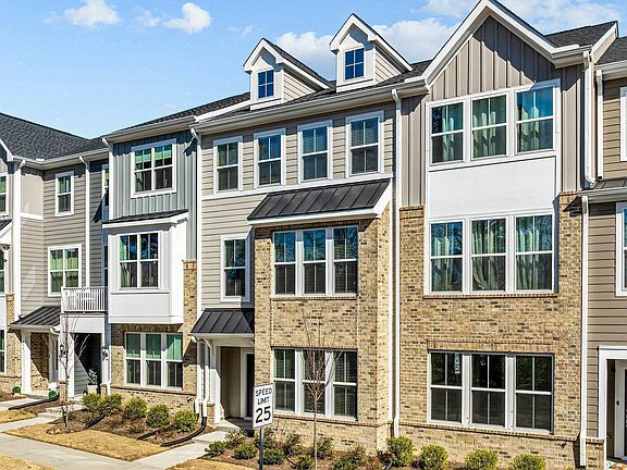 4th image of 983 Parkstone Towne Blvd