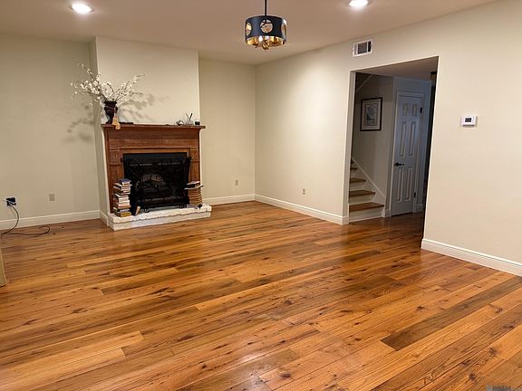 2nd image of 10127 Runnymede Ave
