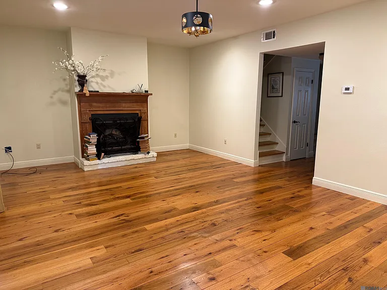 10127 Runnymede Ave — Photo 2