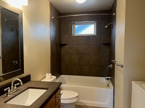 4th image of 105 S Inez St #B