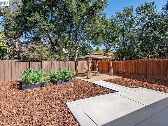 4th image of 444 Amaral Cir