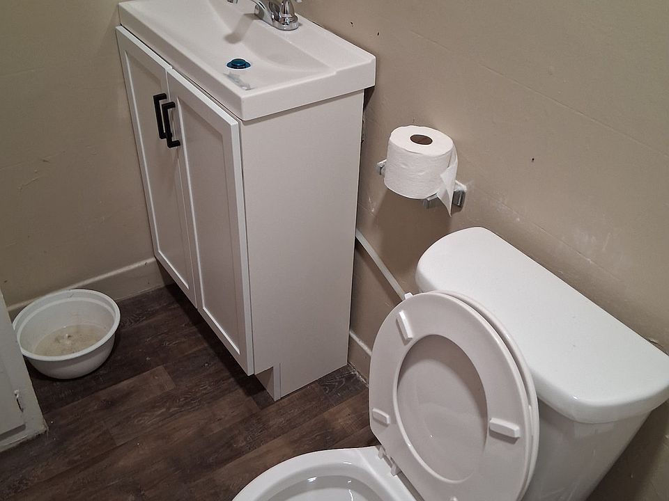 2nd image of 303 E Kansas St #2