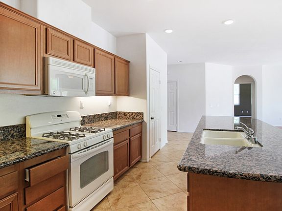 2nd image of 34182 Hillside Dr