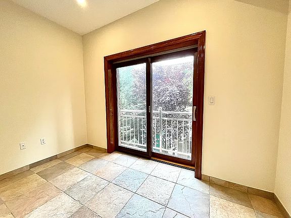 4th image of 3029 38th St APT 3F