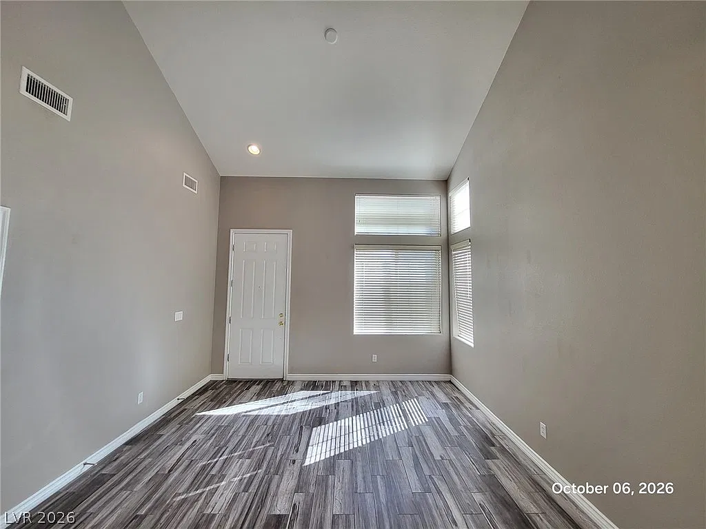 4 bed, 3.0 bath, 2508 sqft, $2,195 — Photo 2