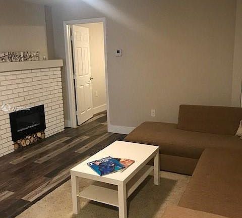 3rd image of 505 SE 20th St #1