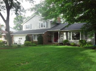 1023 Roland Rd, Lyndhurst, OH 44124