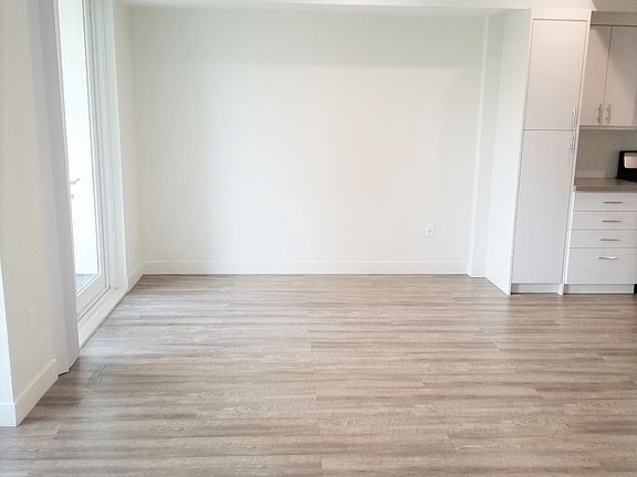 3rd image of 748 Hartford Ave #504