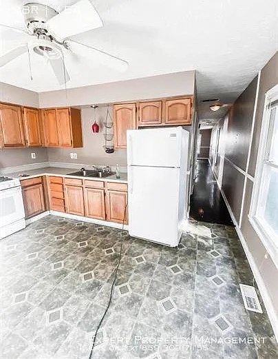 1216 Hammond Ave — Photo 1